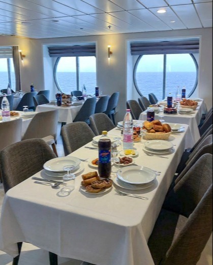 Dîner en mer à bord du Badji Mokhtar III