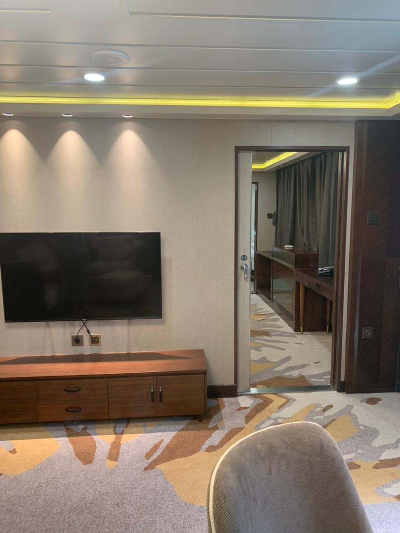 ESPACE TV SUITE PRESIDENTIELLE