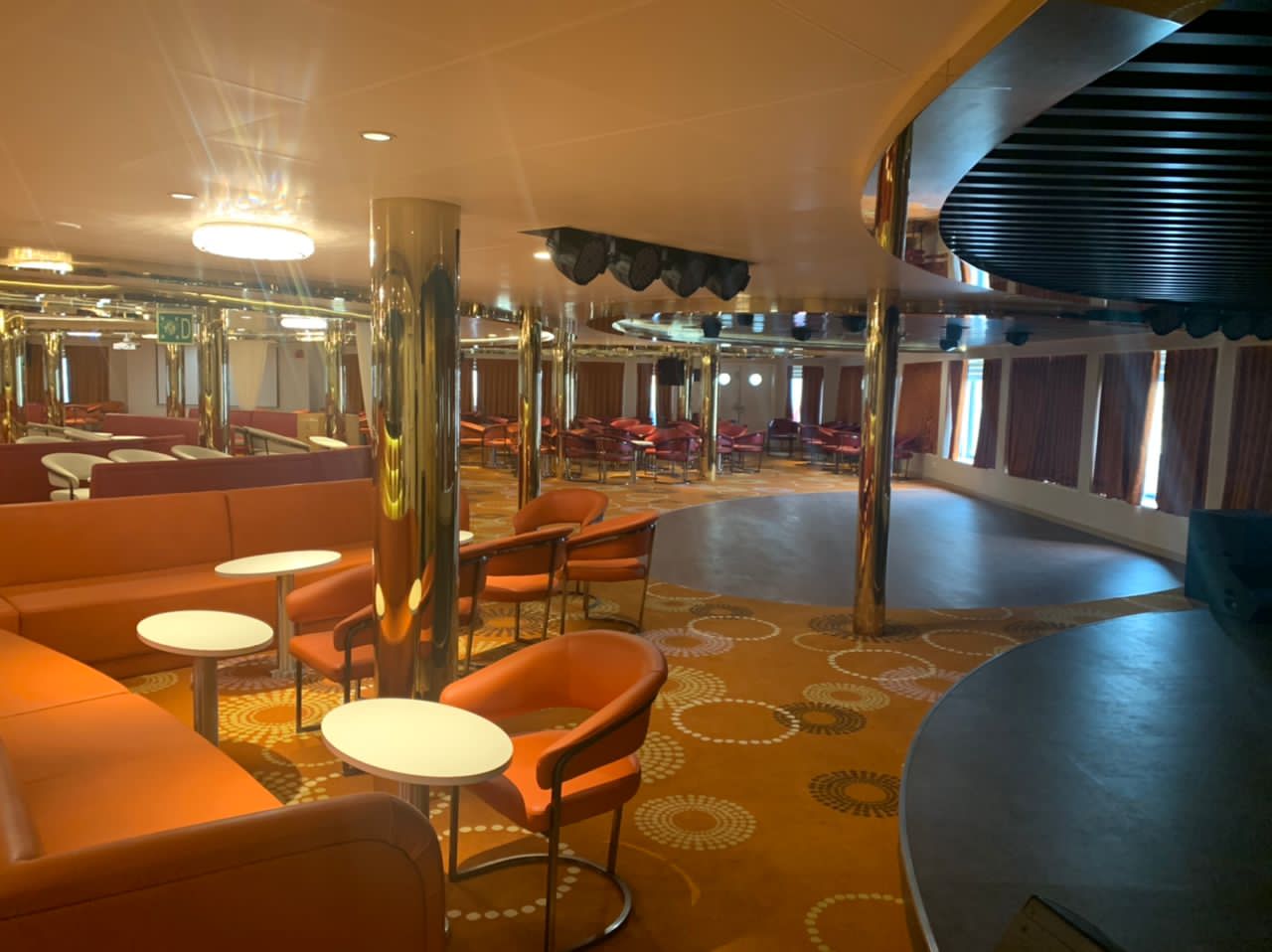 PISTE DE DANSE SALON BAR